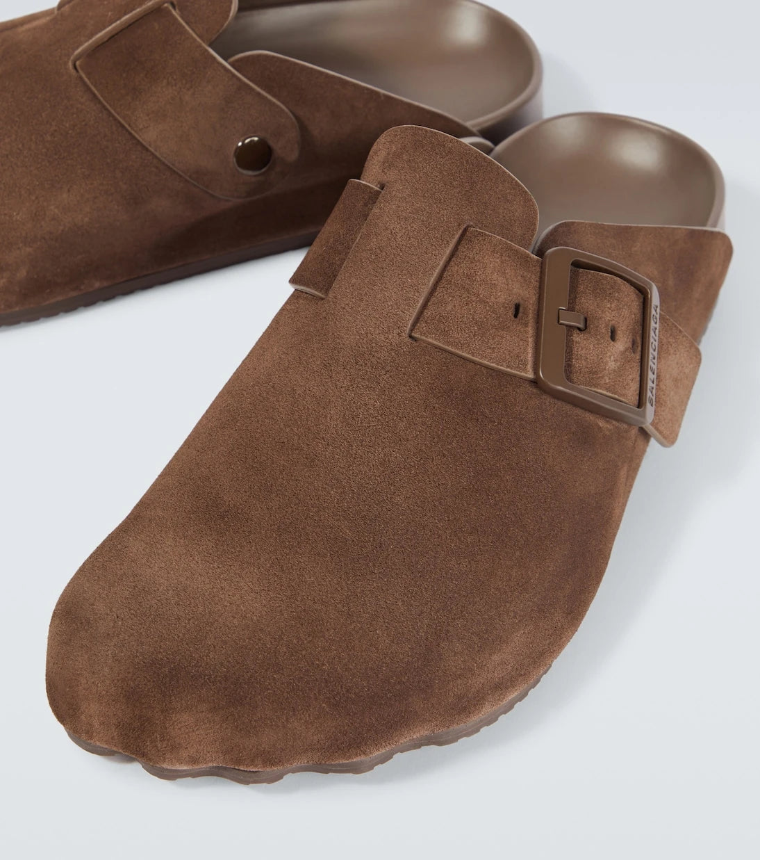 Balenciaga - حذاء مفتوح من جلد الغزال (سويد) ليوم الأحد