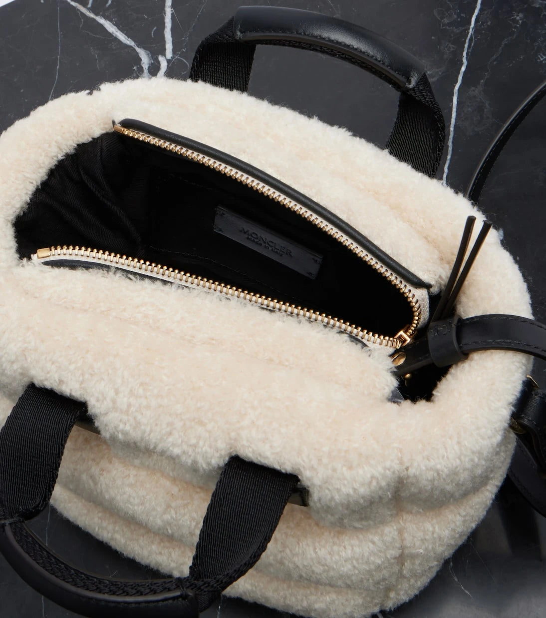 Moncler - حقيبة كارادوك توتي صغيرة بتصميم تيدي