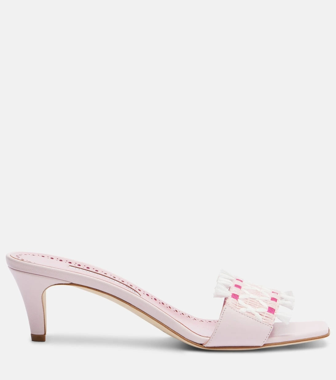 Manolo Blahnik - المزيد من أحذية البغل الجلدية المطرزة