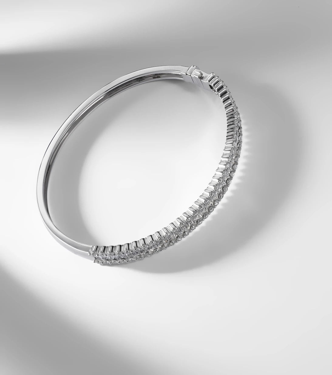 Bucherer Fine Jewellery - 18kt white gold bangle with diamonds