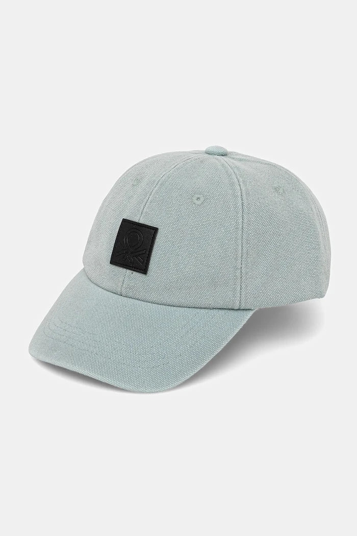 Шапка с козирка United Colors of Benetton