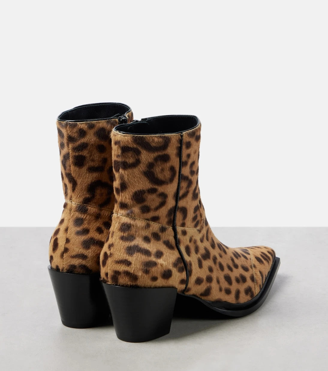 Jimmy Choo - جزمة الكاحل Cece 60 بطبعة جلد الفهد وشعر العجل