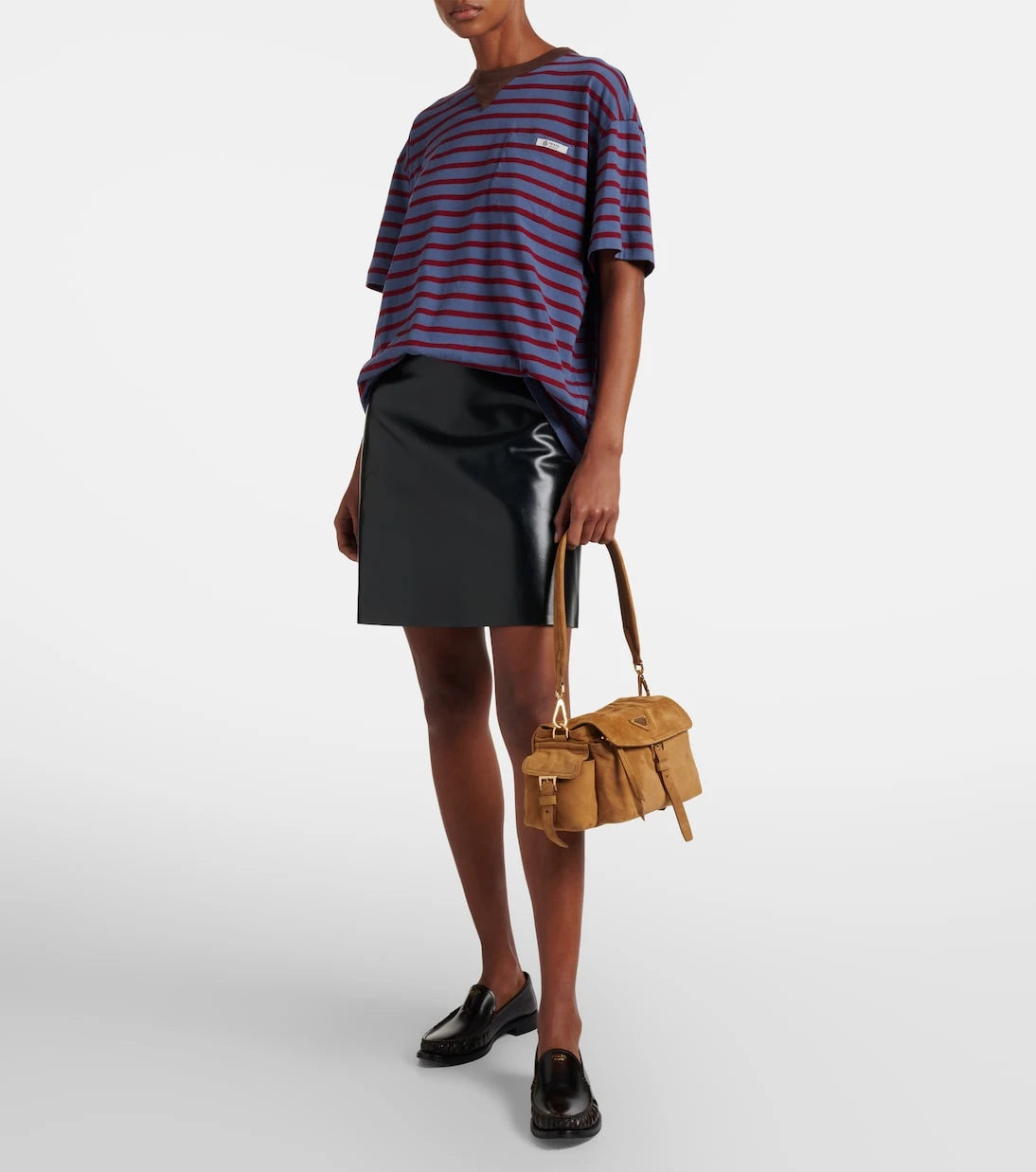 Prada - حقيبة كتف متوسطة من جلد السويد "Prada Explore"