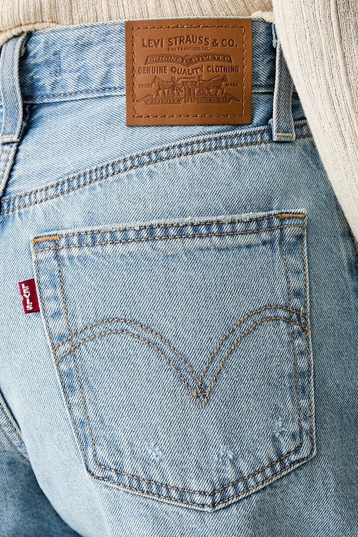 Levi's kadın denim kısa pantolon RIBCAGE A-LINE