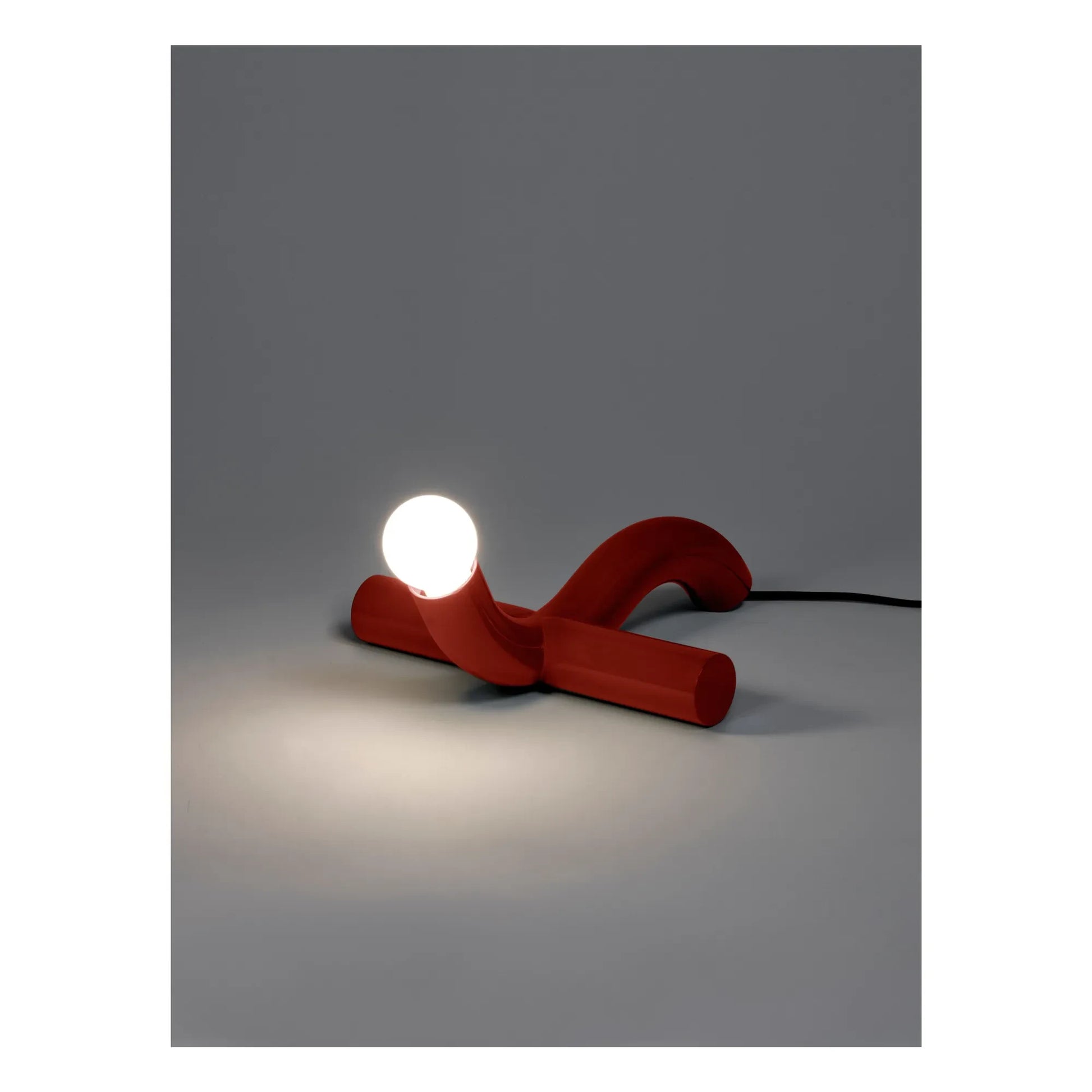Valerie Objects - La Due table lamp | Red