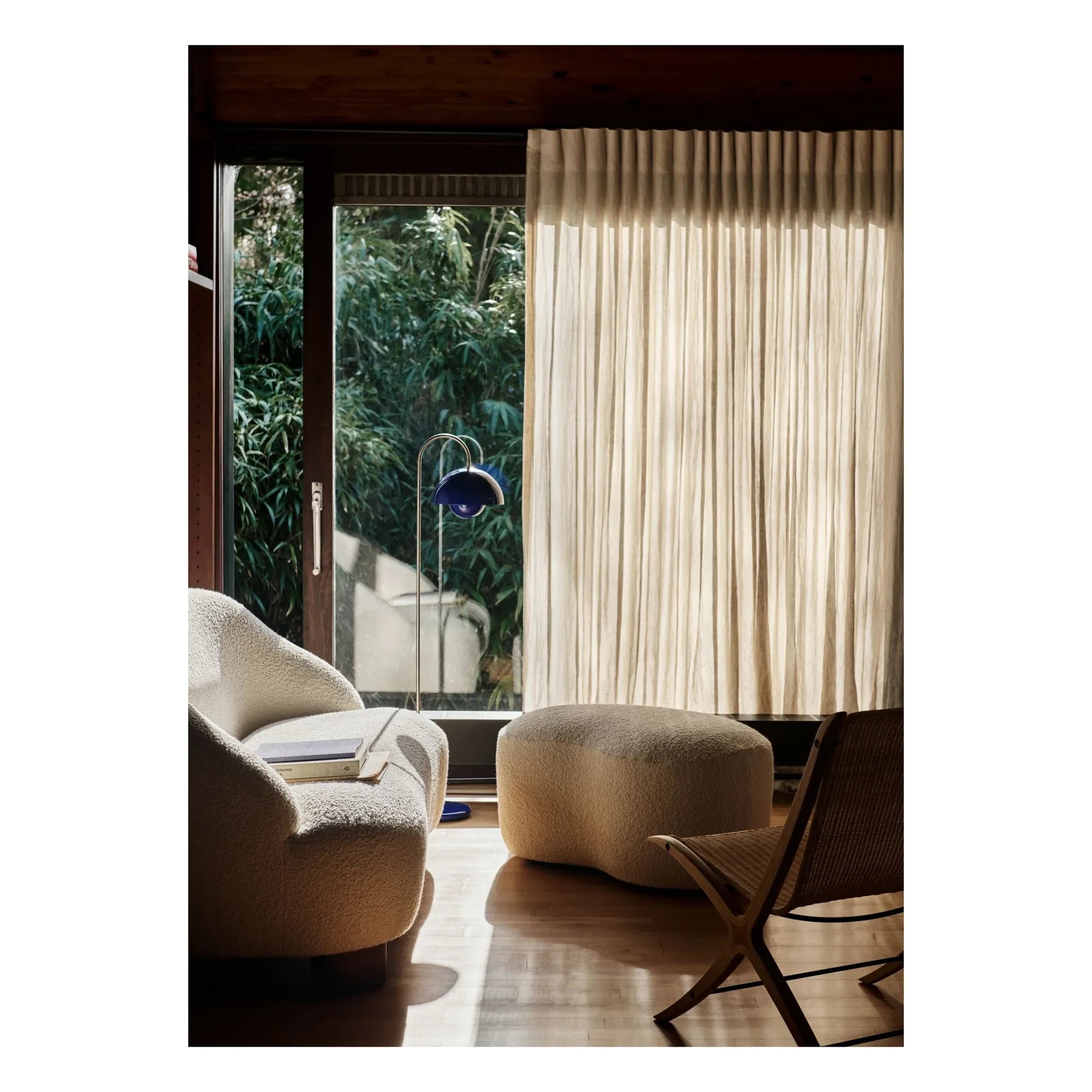 & Tradition - Flowerpot VP12 floor lamp, Verner Panton | Cobalt