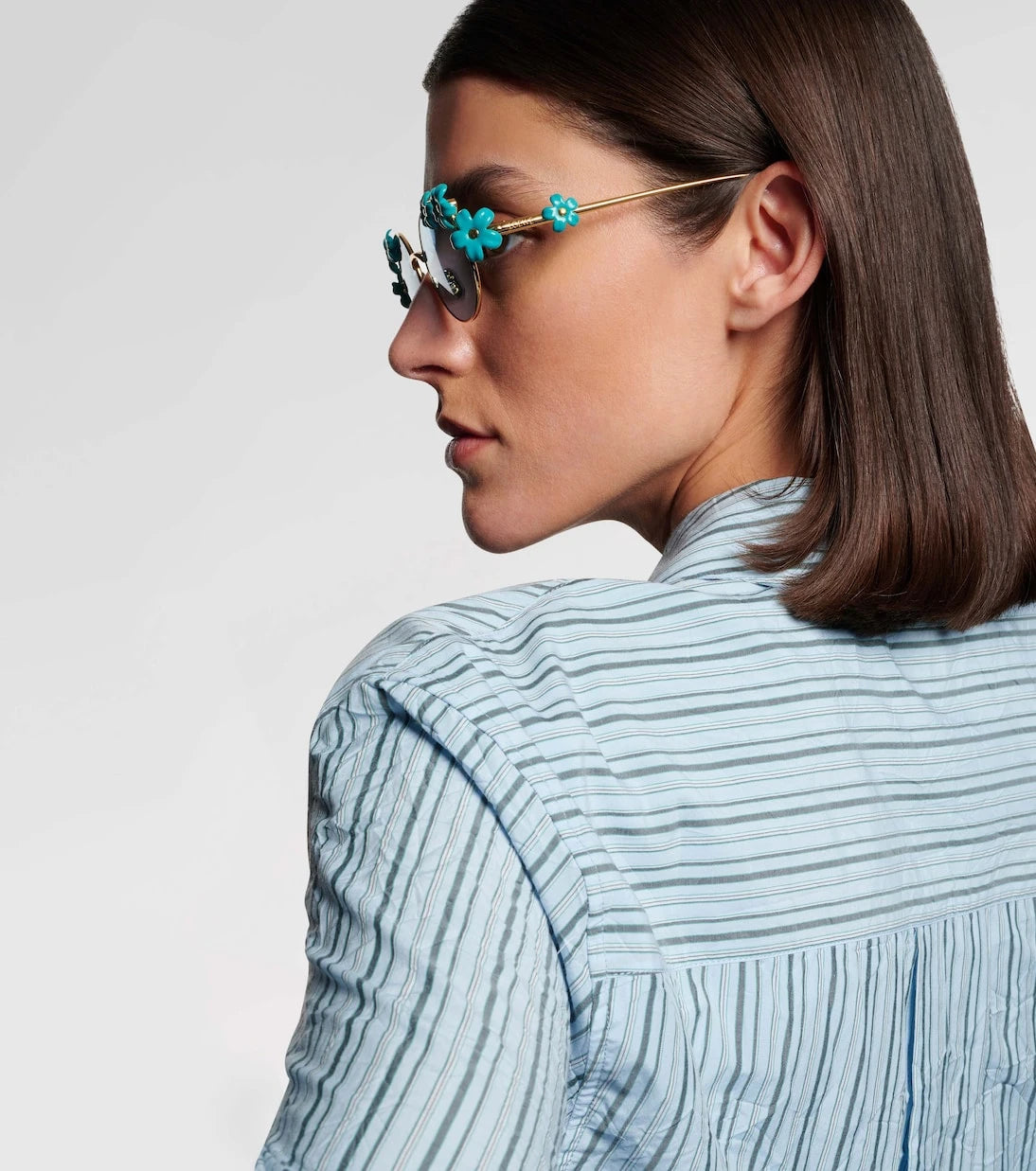 Loewe - نظارة شمسية بيضاوية مزينة بنقوش الزهور المميزة