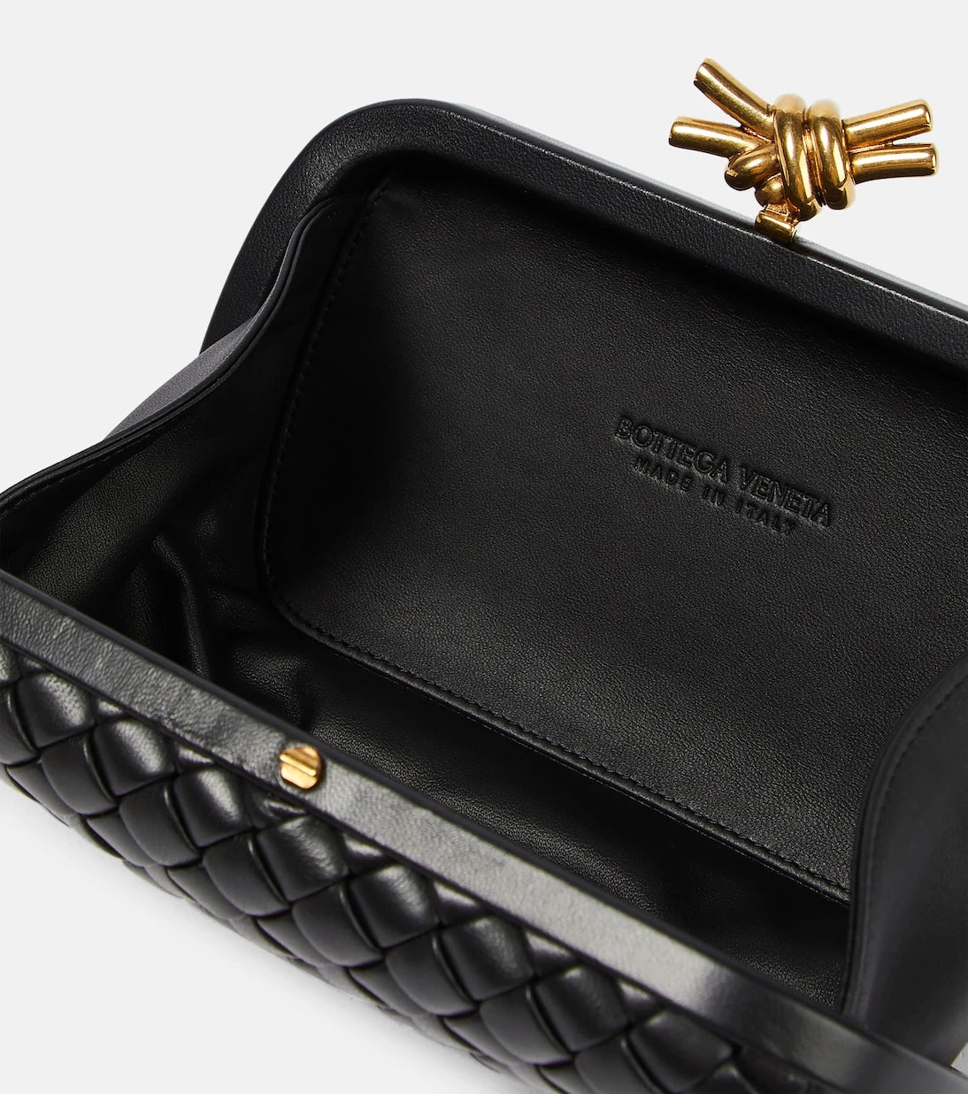 Bottega Veneta - حقيبة كلاتش من جلد نوت إنترشيو