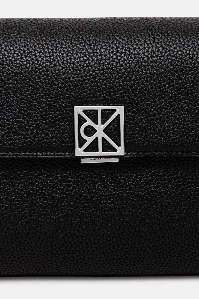 Calvin Klein kadın suni deri çapraz çanta