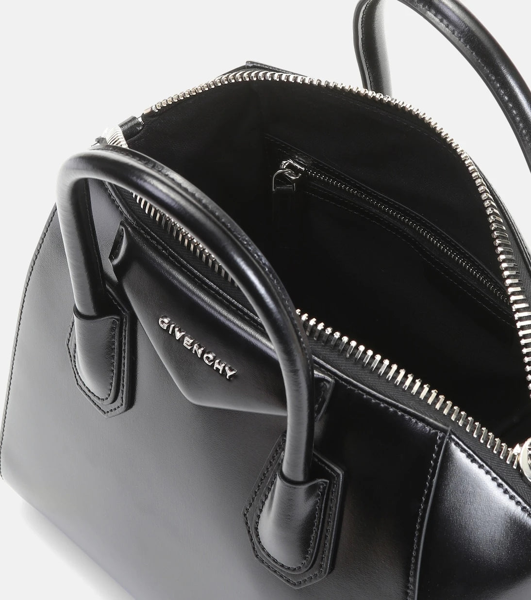 Givenchy - حقيبة توت Antigona الصغيرة من الجلد