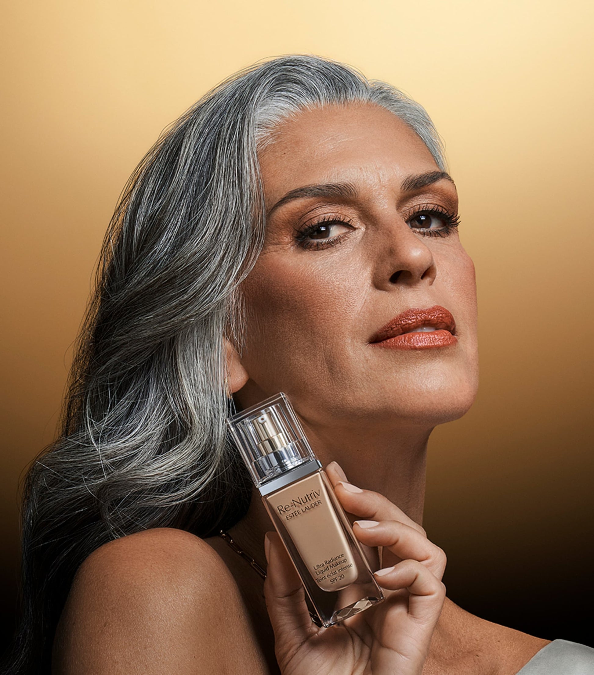 Estée Lauder Re-Nutriv Ultra Radiance Liquid Foundation SPF 20