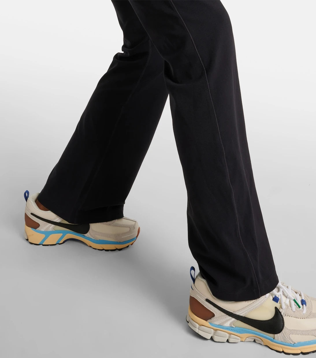 Nike - Nike Zenvy high-rise flared leggings