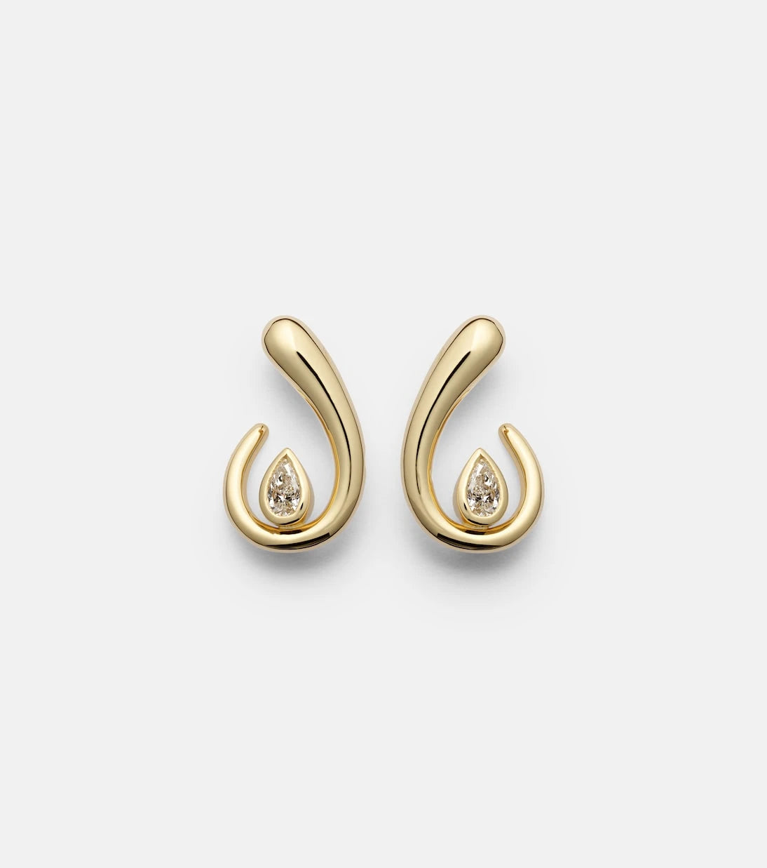 Shay Jewelry - أقراط من الذهب عيار 18 قيراطًا مرصعة بالألماس