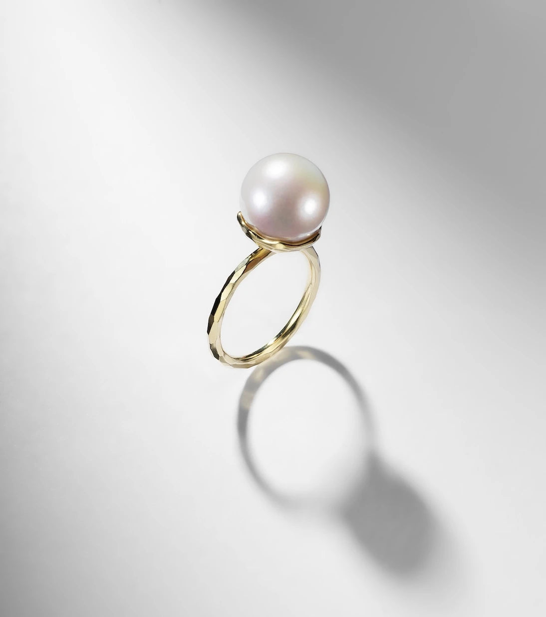 Octavia Elizabeth - Orb 18kt gold ring with pearl