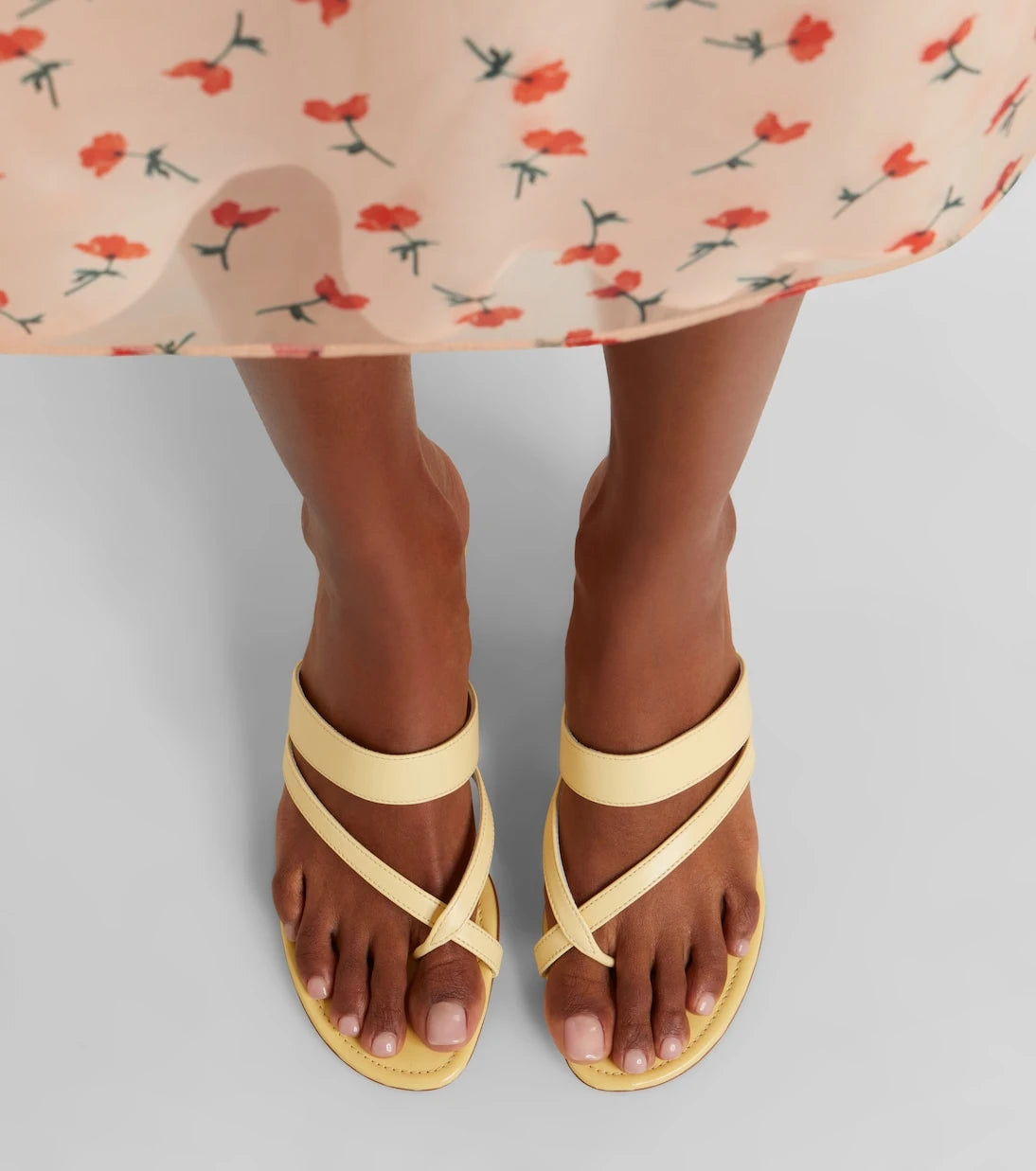 Manolo Blahnik - صنادل Susa الجلدية
