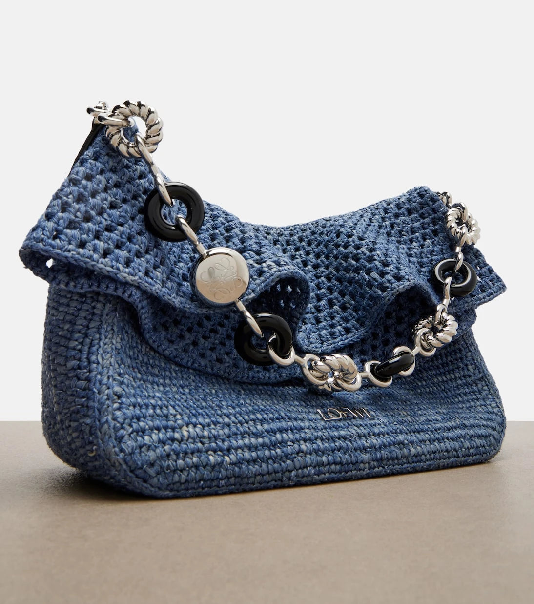 Loewe - حقيبة كتف متوسطة "أولا" من مجموعة "بولاز إيبيزا"