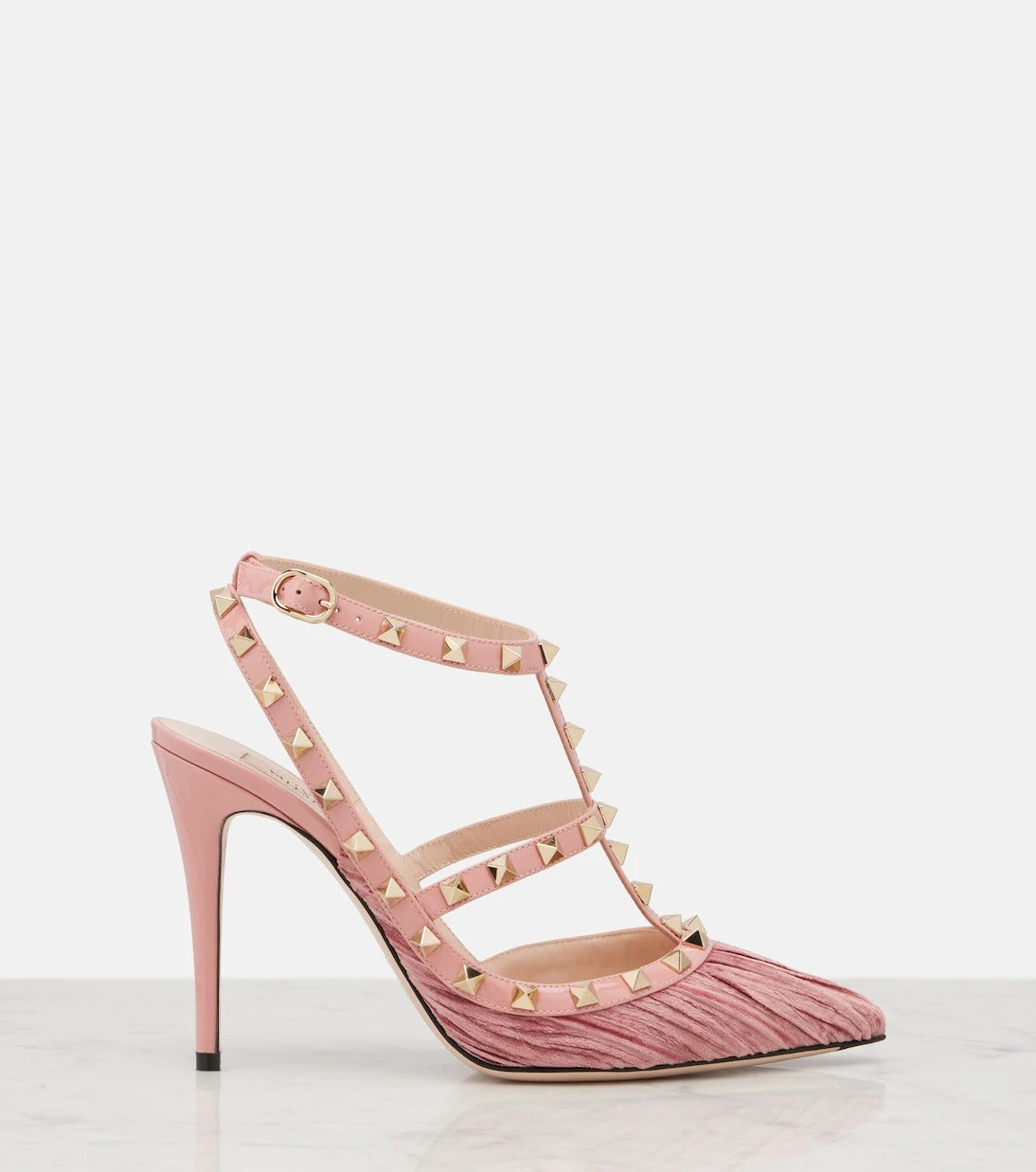 Valentino Garavani - حذاء Rockstud 100 بكعب عالٍ من المخمل والجلد