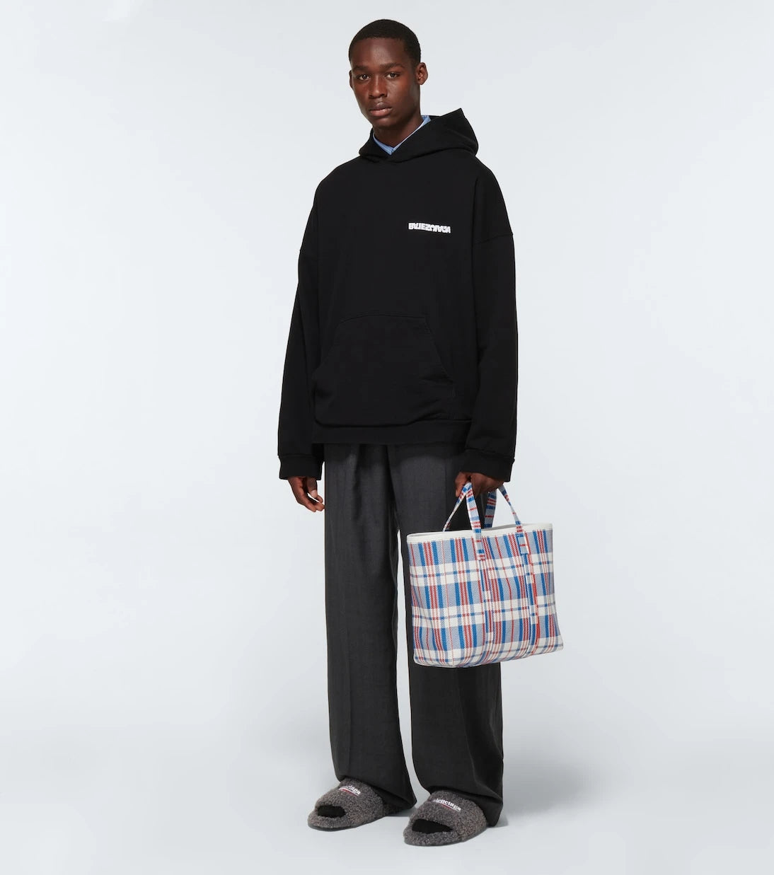 Balenciaga - شرائح حملة سياسية