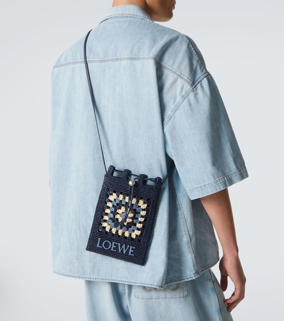 Loewe - حقيبة كروشيه رافيا بولاز إيبيزا بحزام