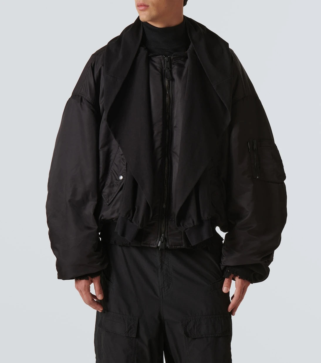 Balenciaga - جاكيت بومبر بقبعة مخفية