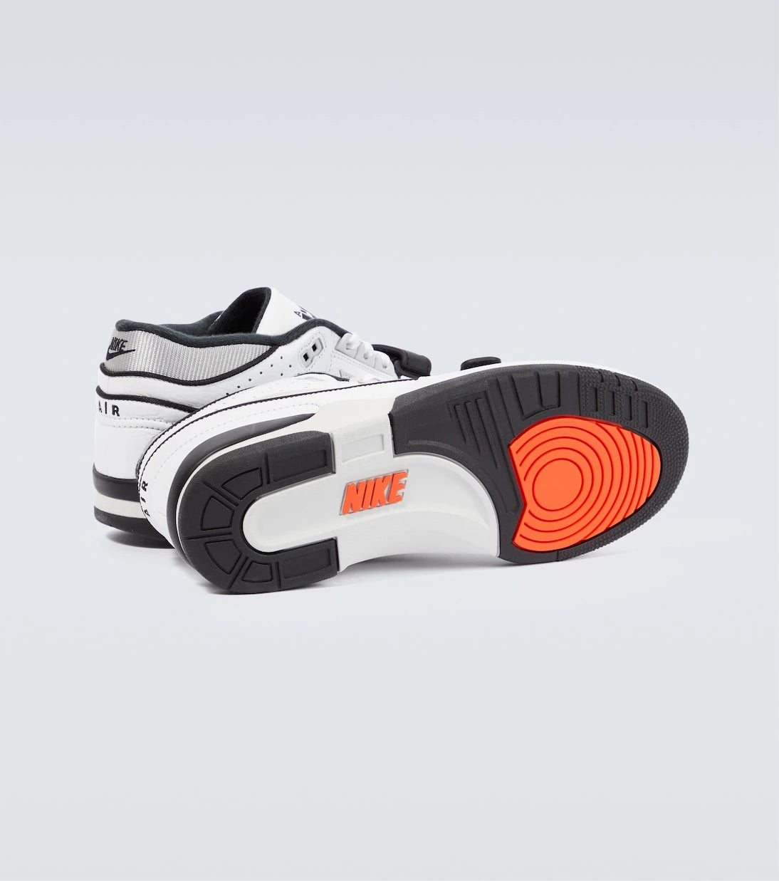 Nike - حذاء رياضي جلد Air Alpha Force 88