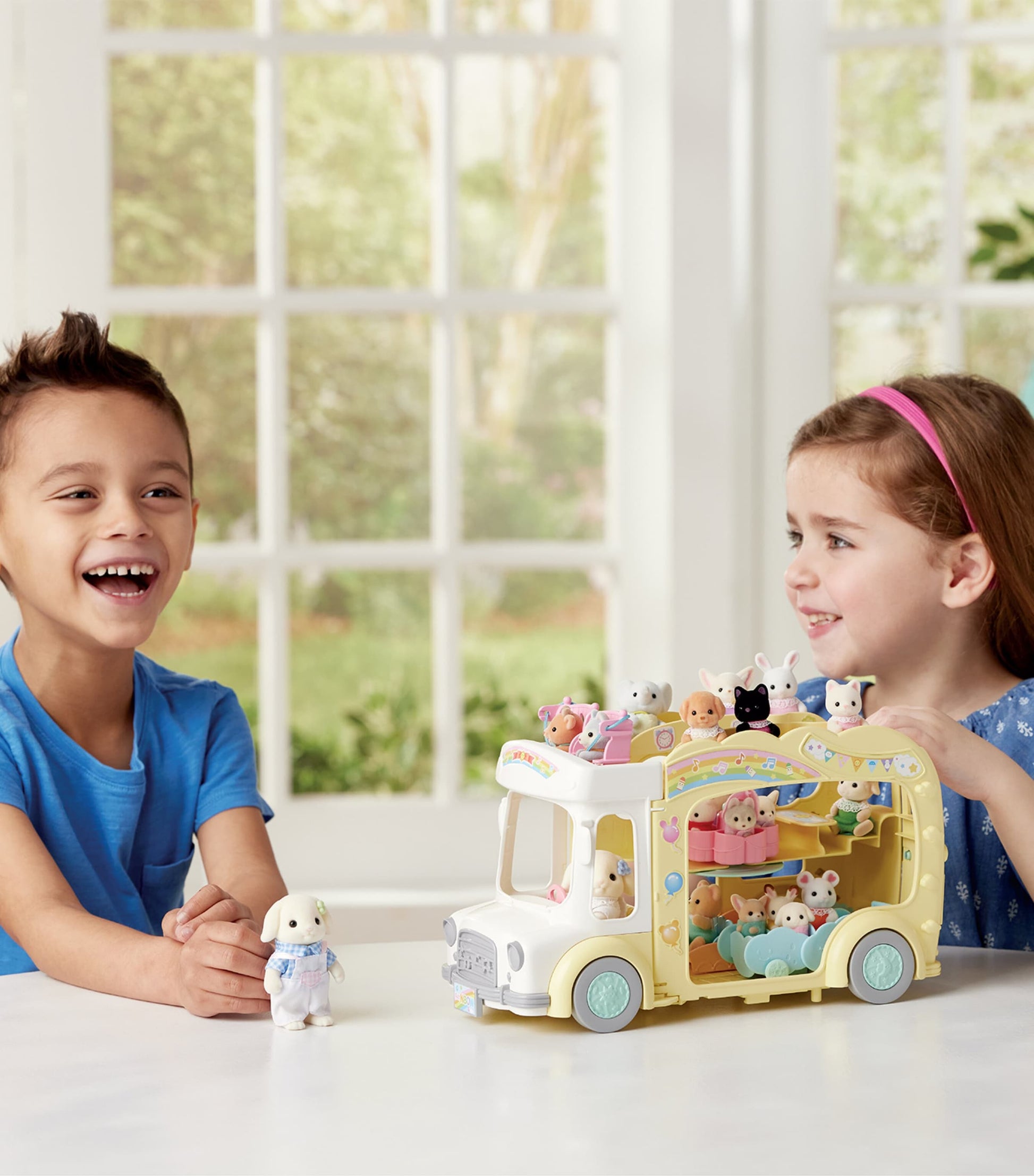 Sylvanian Families Rainbow Fun Nursery Bus