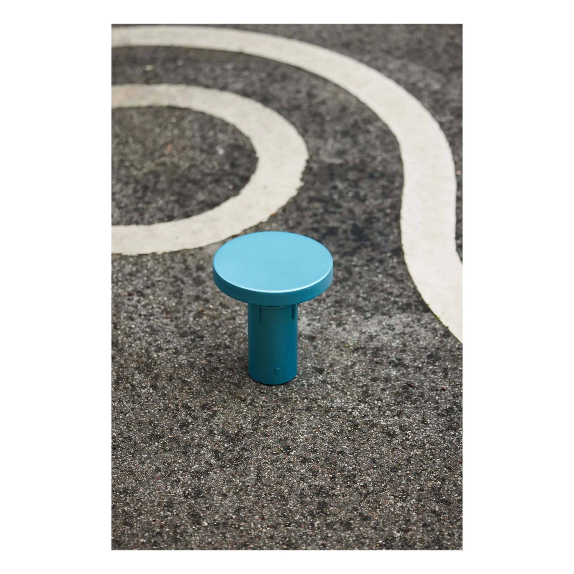 Hübsch - BringMe table lamp | metallic blue