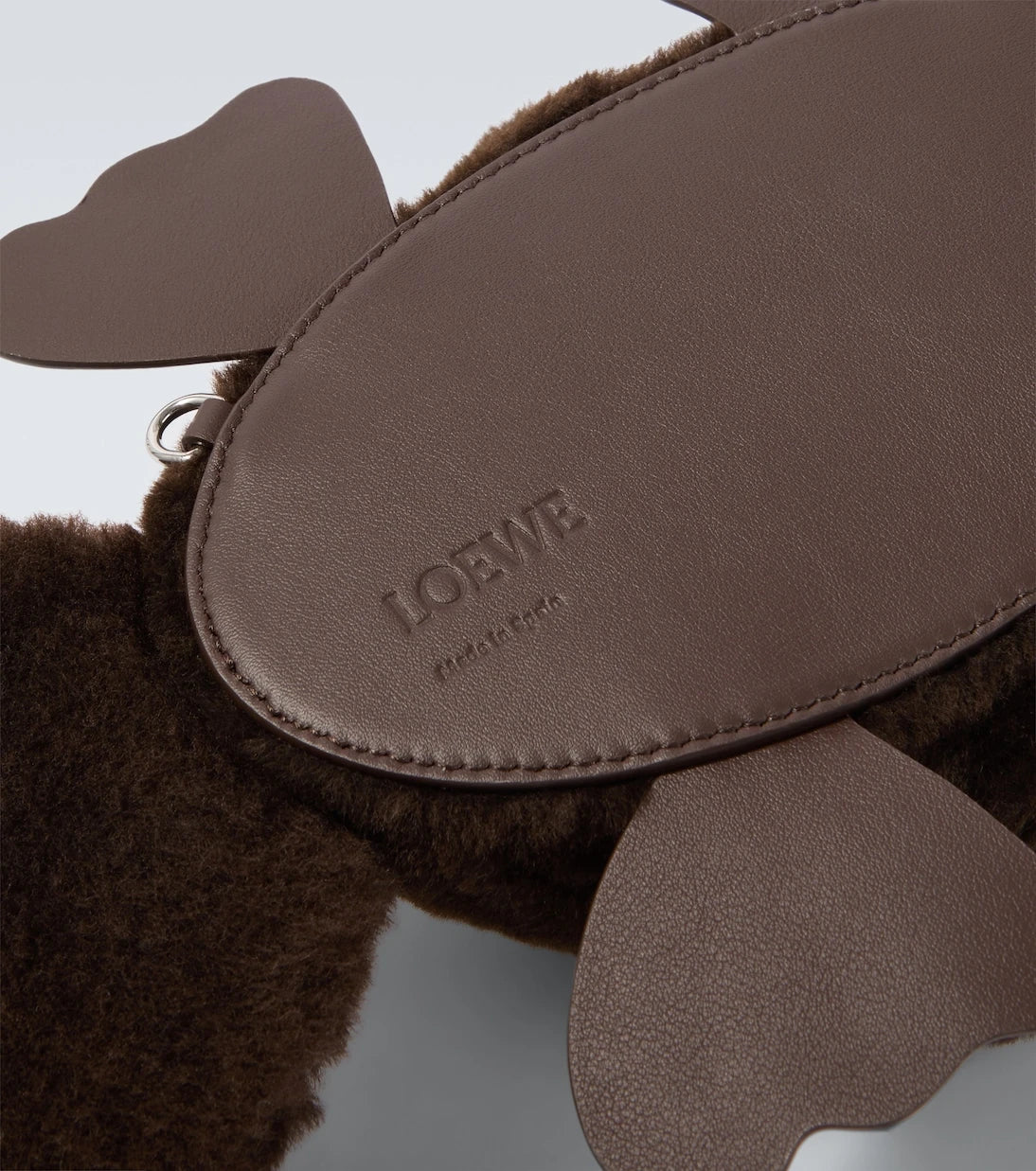 Loewe - حقيبة كروس بودي من فرو خراف البلاتيبوس