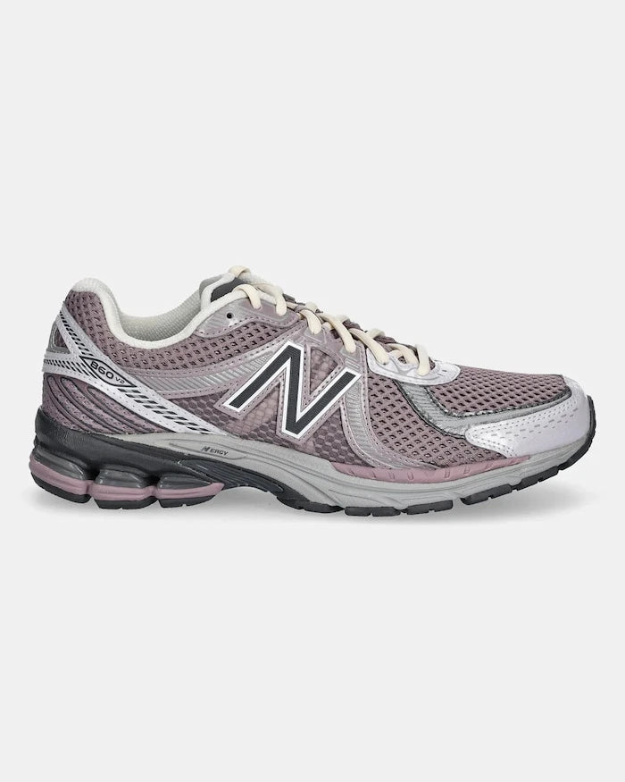 New Balance 860