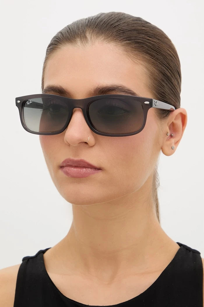 Ray-Ban güneş gözlüğü
