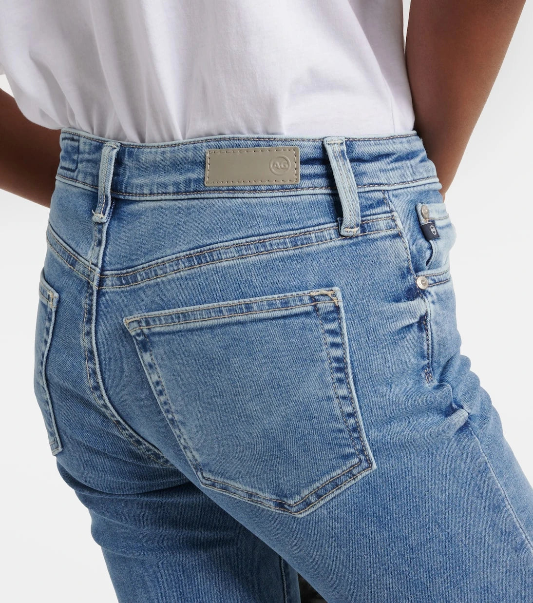 AG Jeans - بنطلون جينز جودي بقصة واسعة وقصيرة