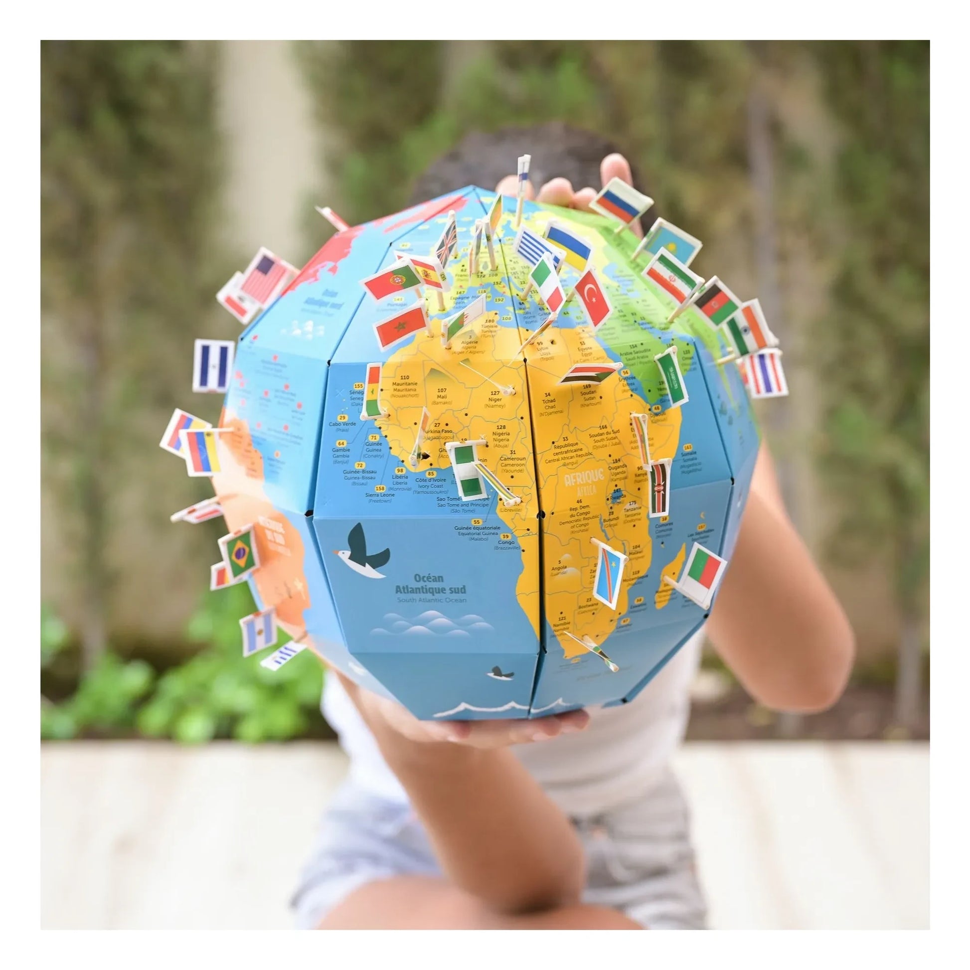 Poppik - Globe to build Flags