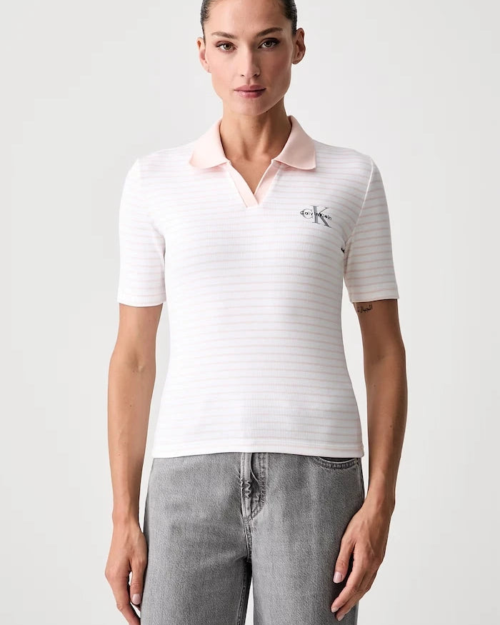 Calvin Klein Jeans yakalı kadın tişörtü