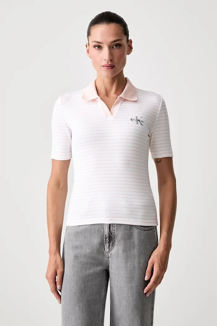 Calvin Klein Jeans yakalı kadın tişörtü