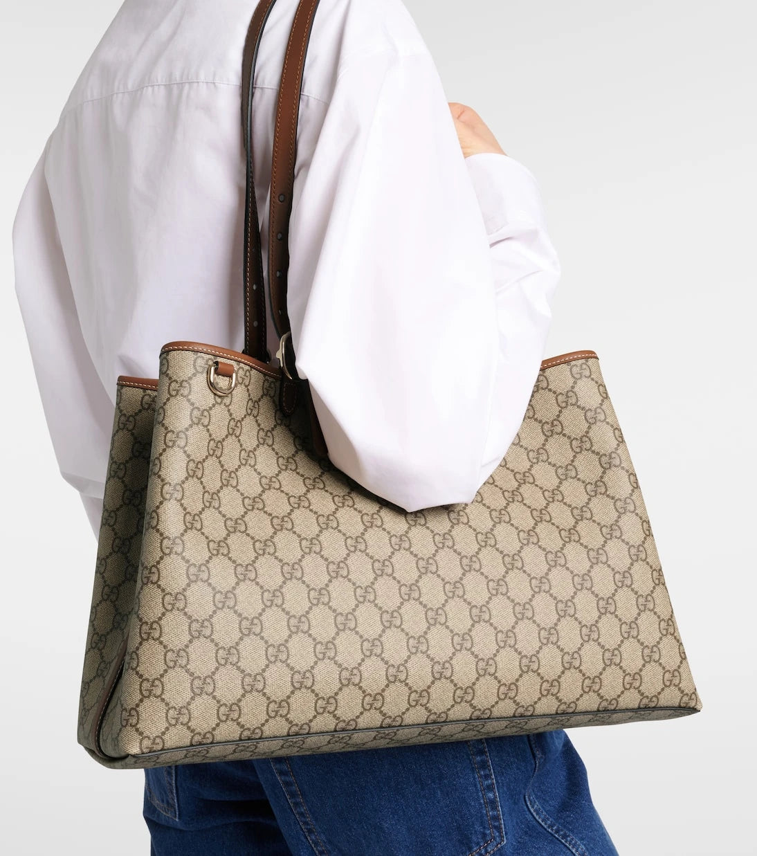 Gucci - حقيبة يد كبيرة بشعار GG