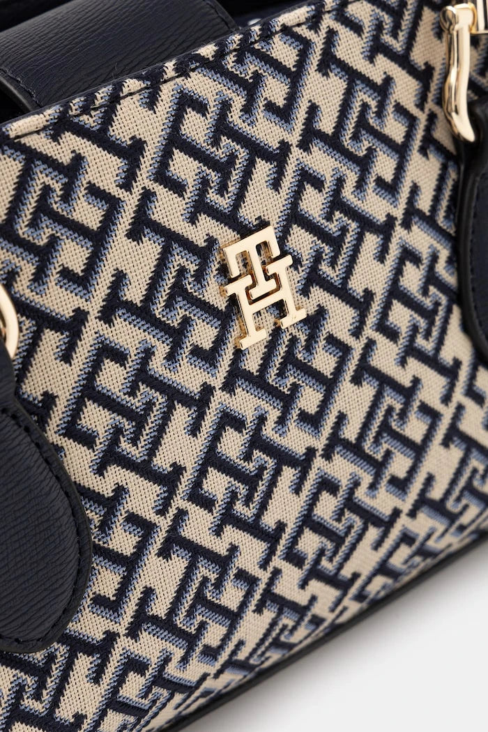 Tommy Hilfiger чанта crossbody