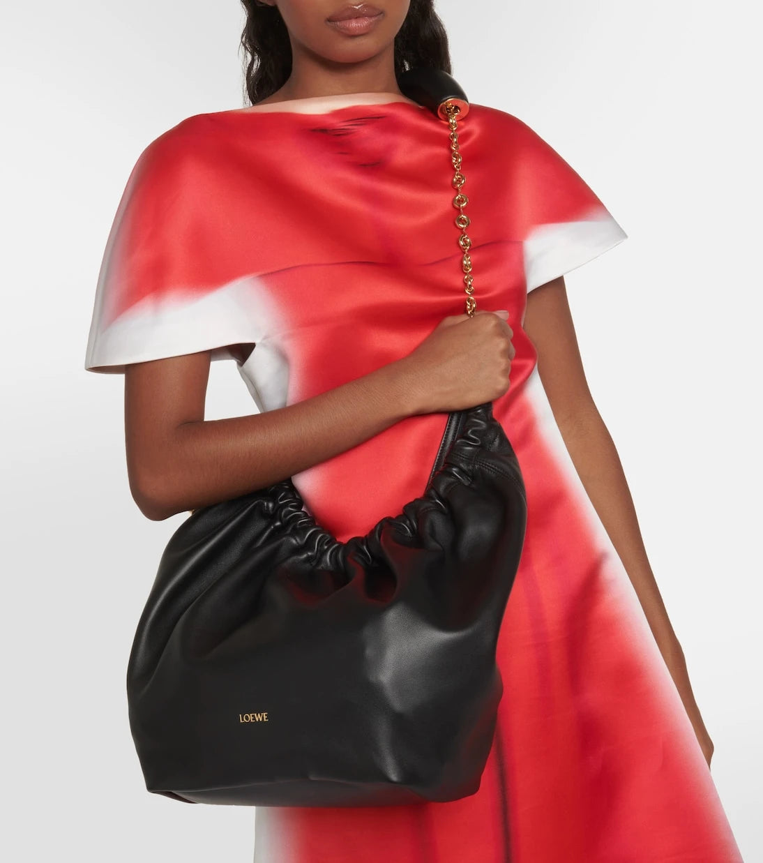 Loewe - حقيبة كتف Squeeze متوسطة من الجلد