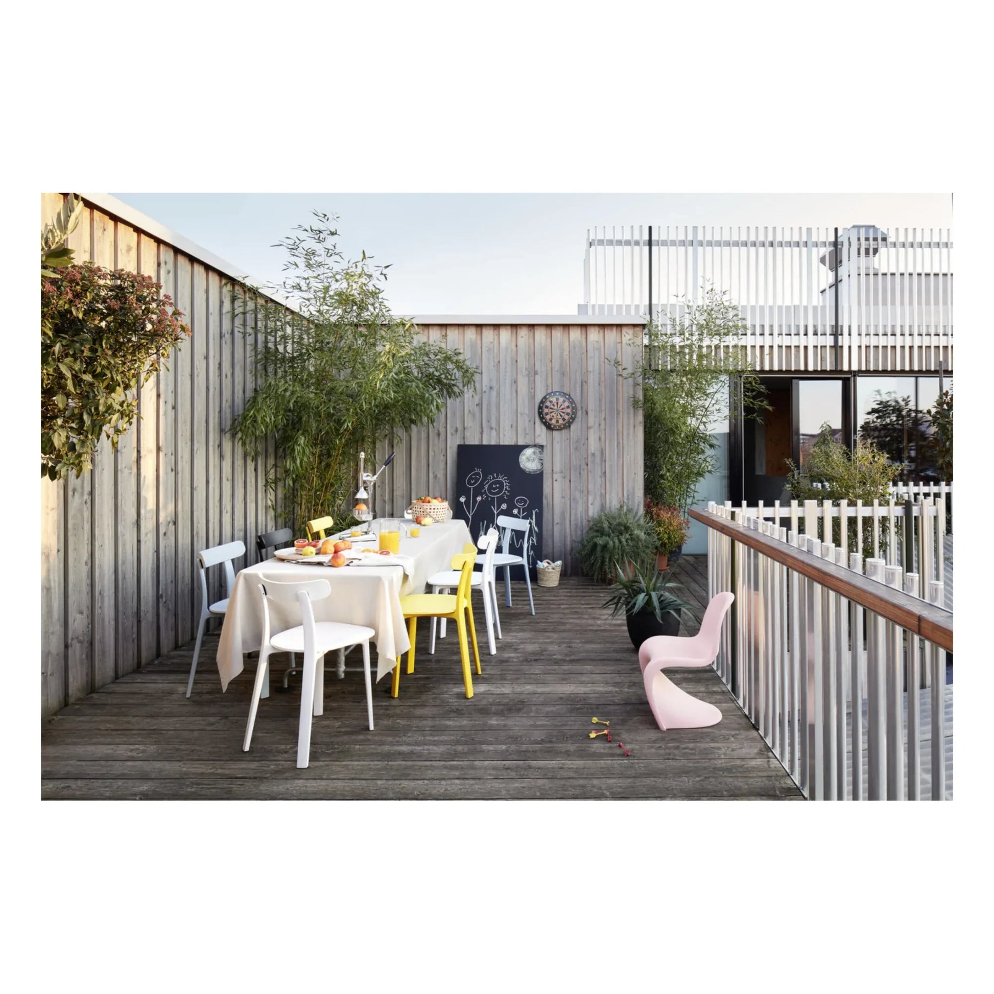 Vitra - All Plastic Chair - Design by Jasper Morrison | Bouton d'or