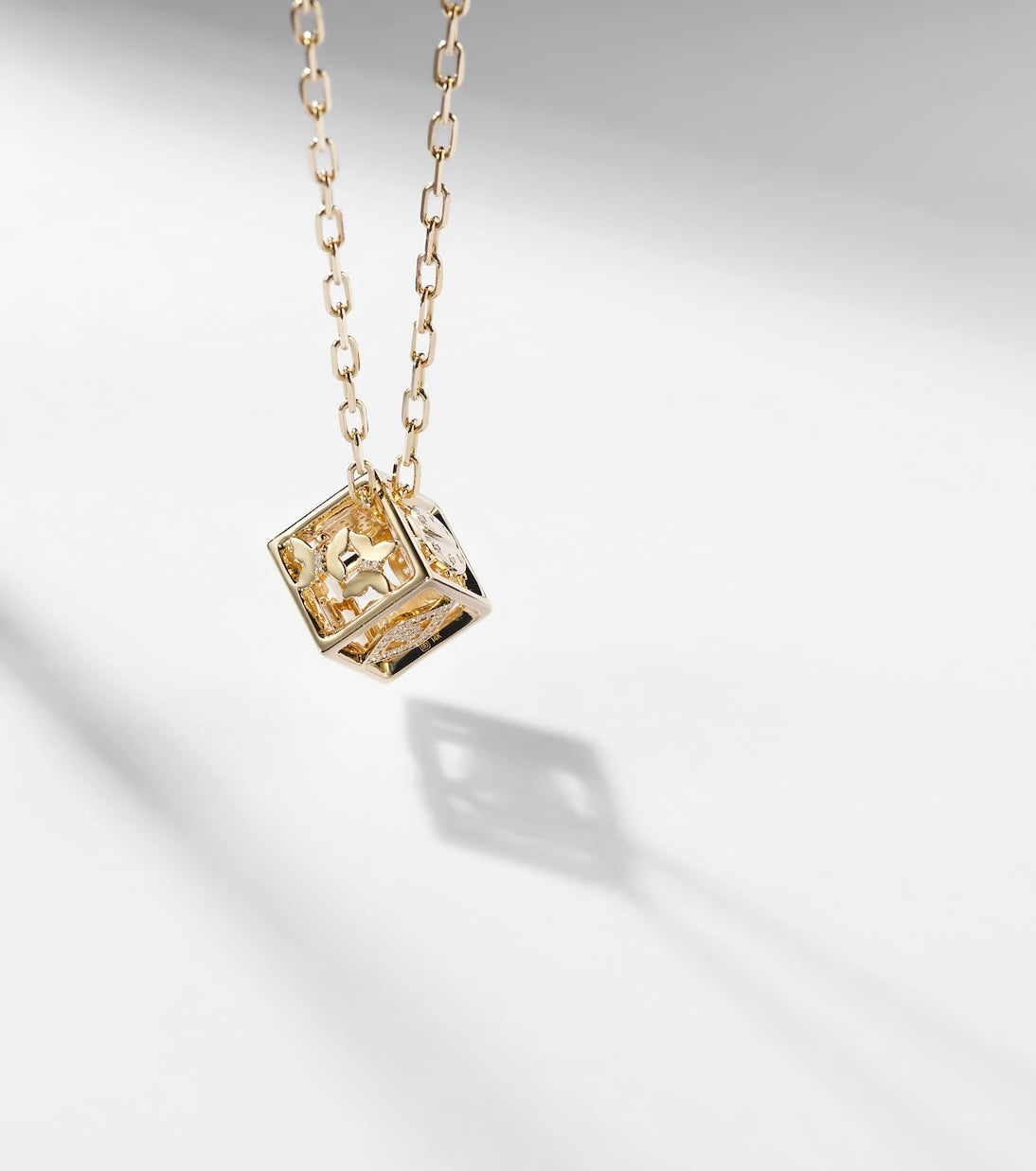Sydney Evan - 14kt gold charm necklace with diamonds
