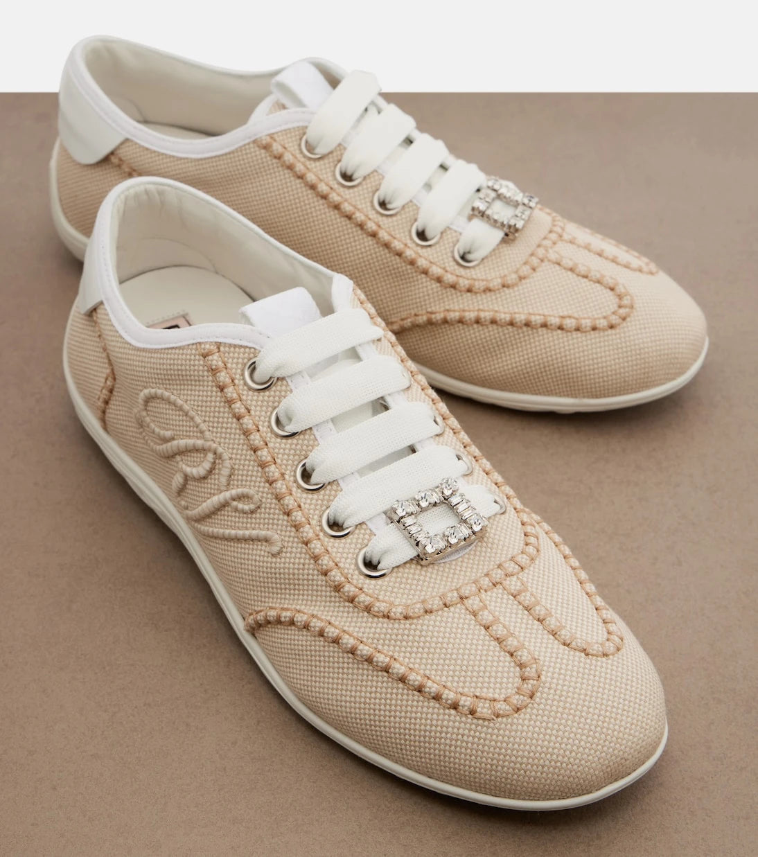 Roger Vivier - حذاء رياضي Viv Up منخفض الرقبة