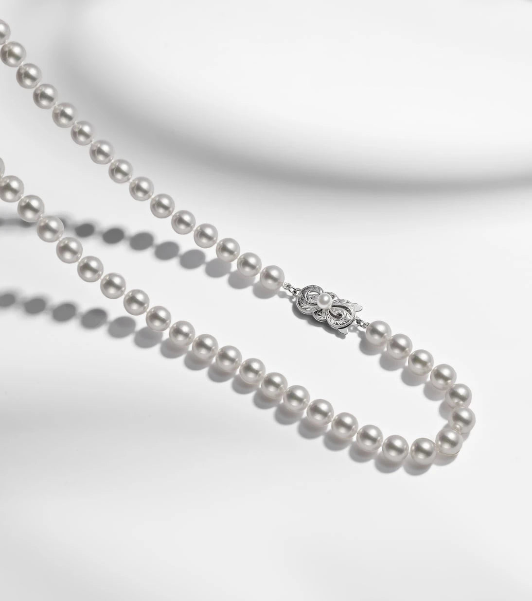 Mikimoto - 18kt white gold necklace with pearls