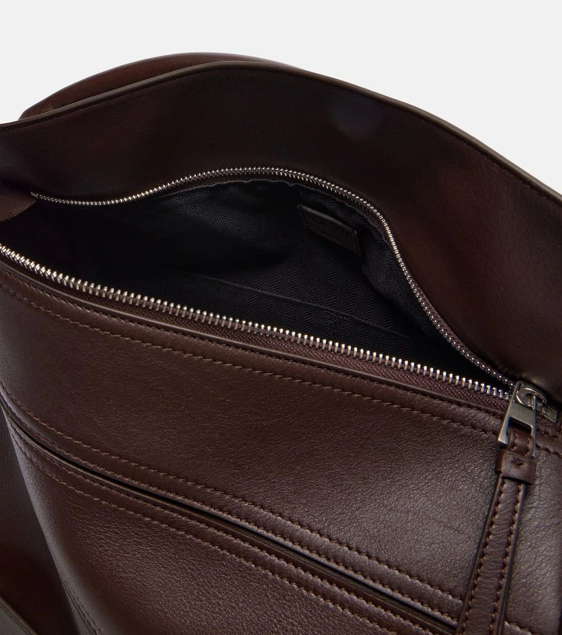 Loewe - حقيبة توتس بايكر لارج من الجلد بتصميم بازل