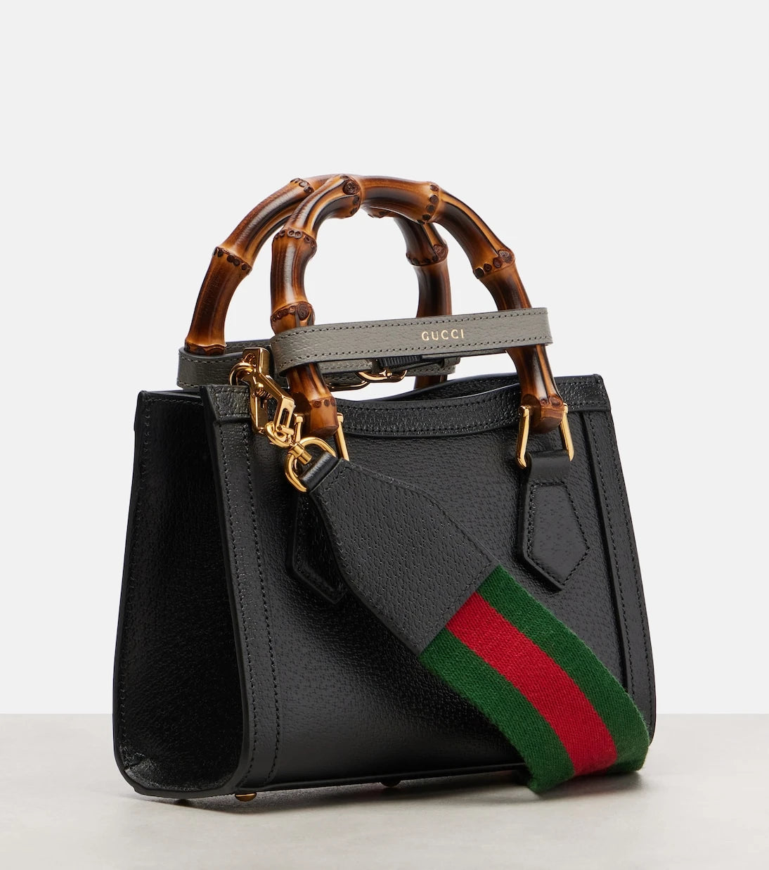 Gucci - حقيبة توت Diana Mini من الجلد
