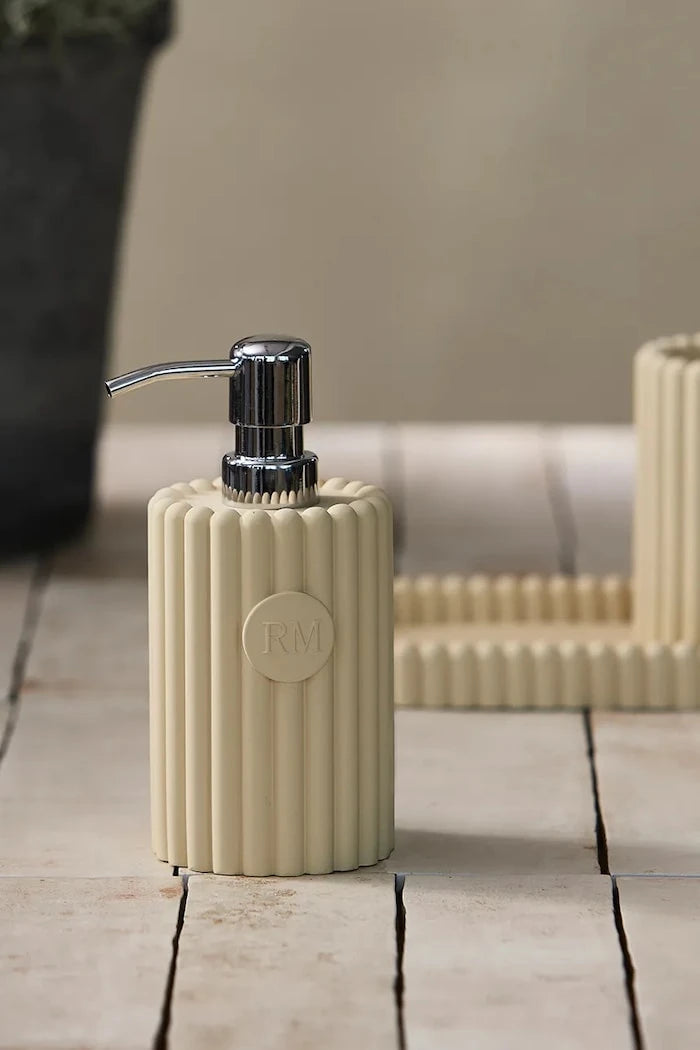 Riviera Maison Plastik Banyo Sabunluğu