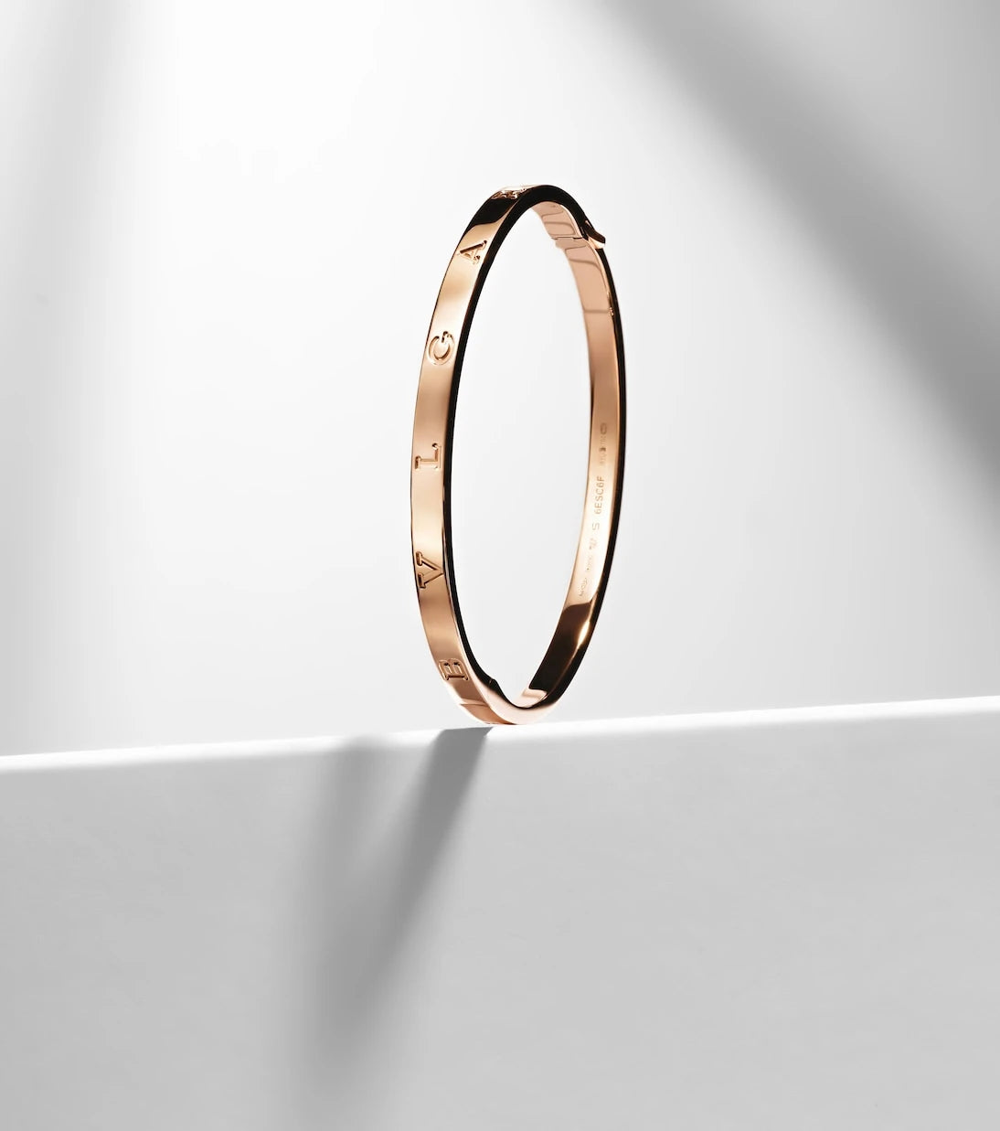 Bvlgari - سوار B.zero1 Essential من الذهب الوردي عيار 18 قيراطاً