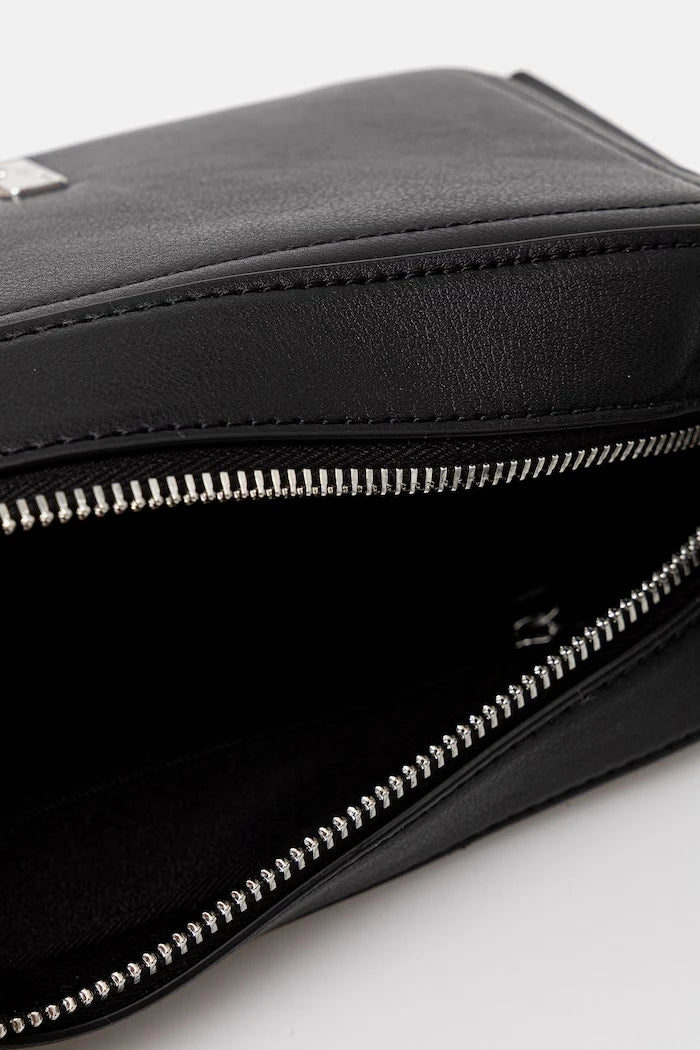 Karl Lagerfeld Jeans kadın çapraz çanta suni deriden