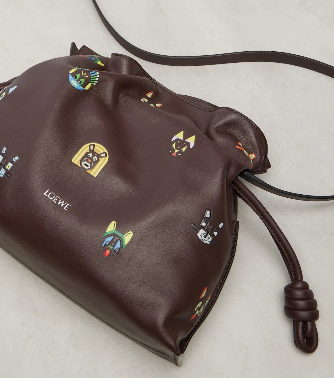 Loewe - حقيبة كلاتش فلامنكو متوسطة الحجم بتعاون مع لويس واين
