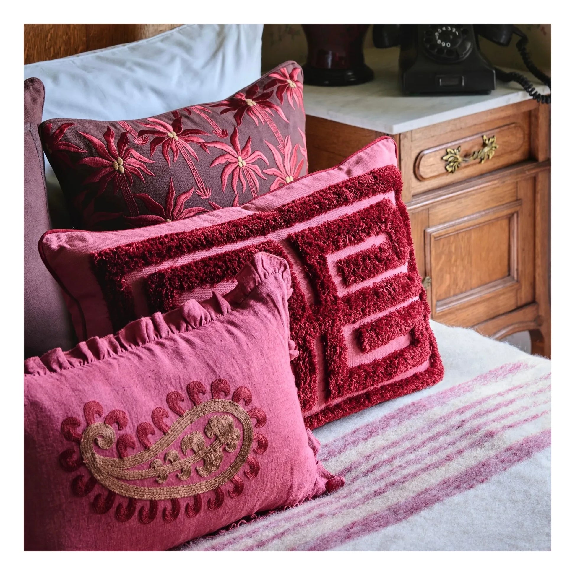 Palais - Laura cushion cover | Chocolate