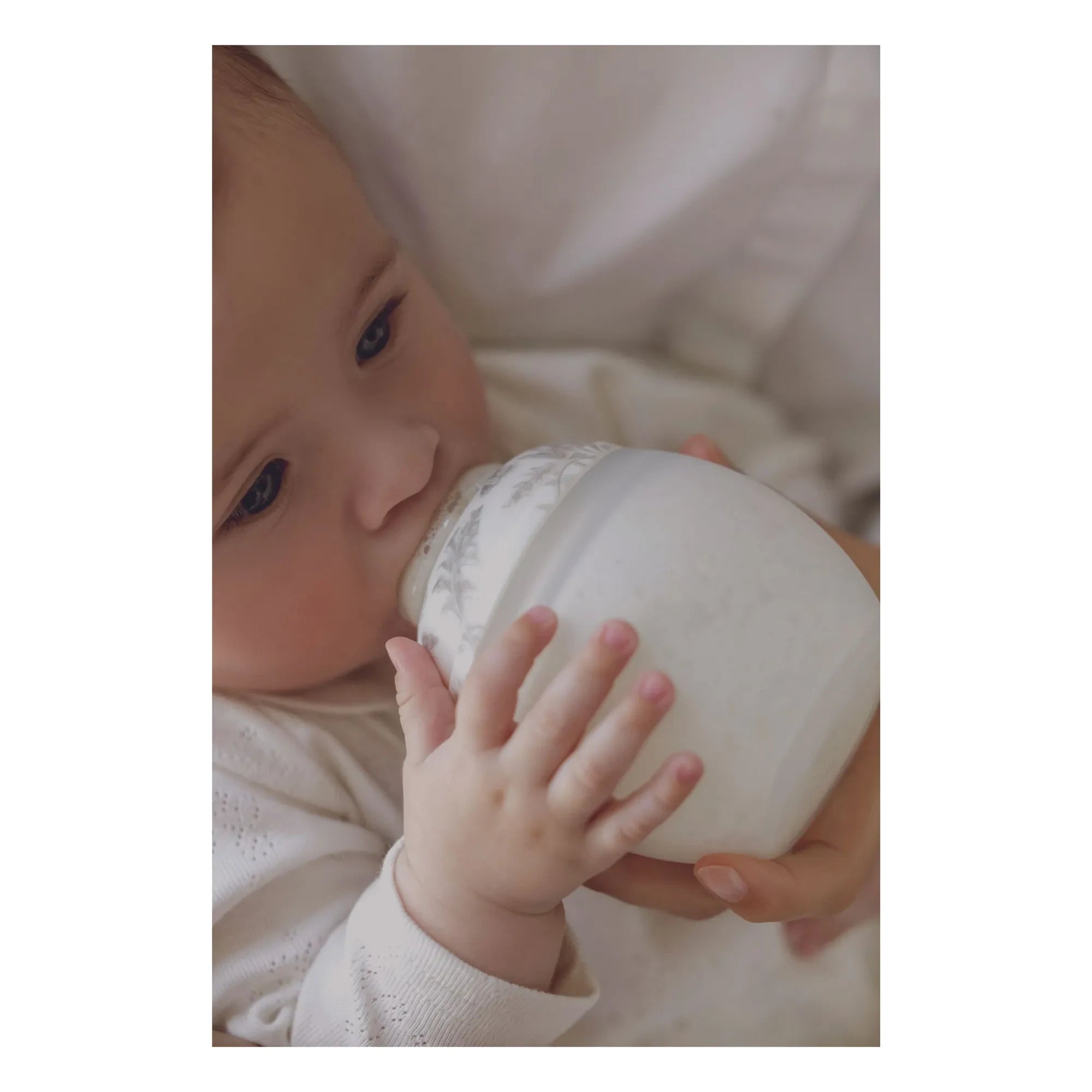 Elhée - Toile de Jouy medical silicone feeding bottles and physiological teat - Elhée x Tartine et Chocolat | Grey
