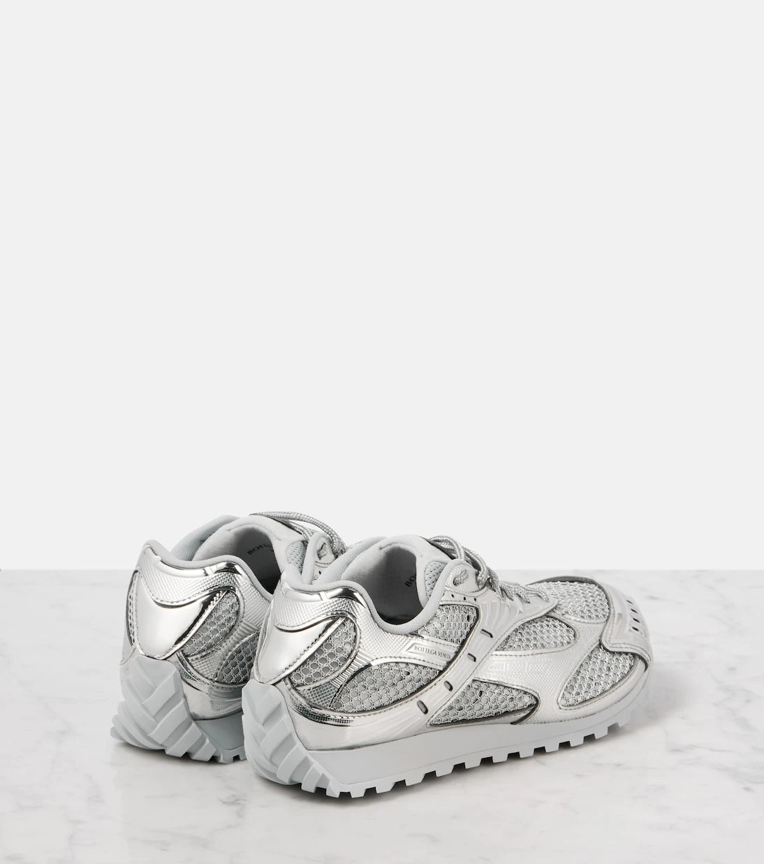 Bottega Veneta - حذاء رياضي أوربت ميتاليك